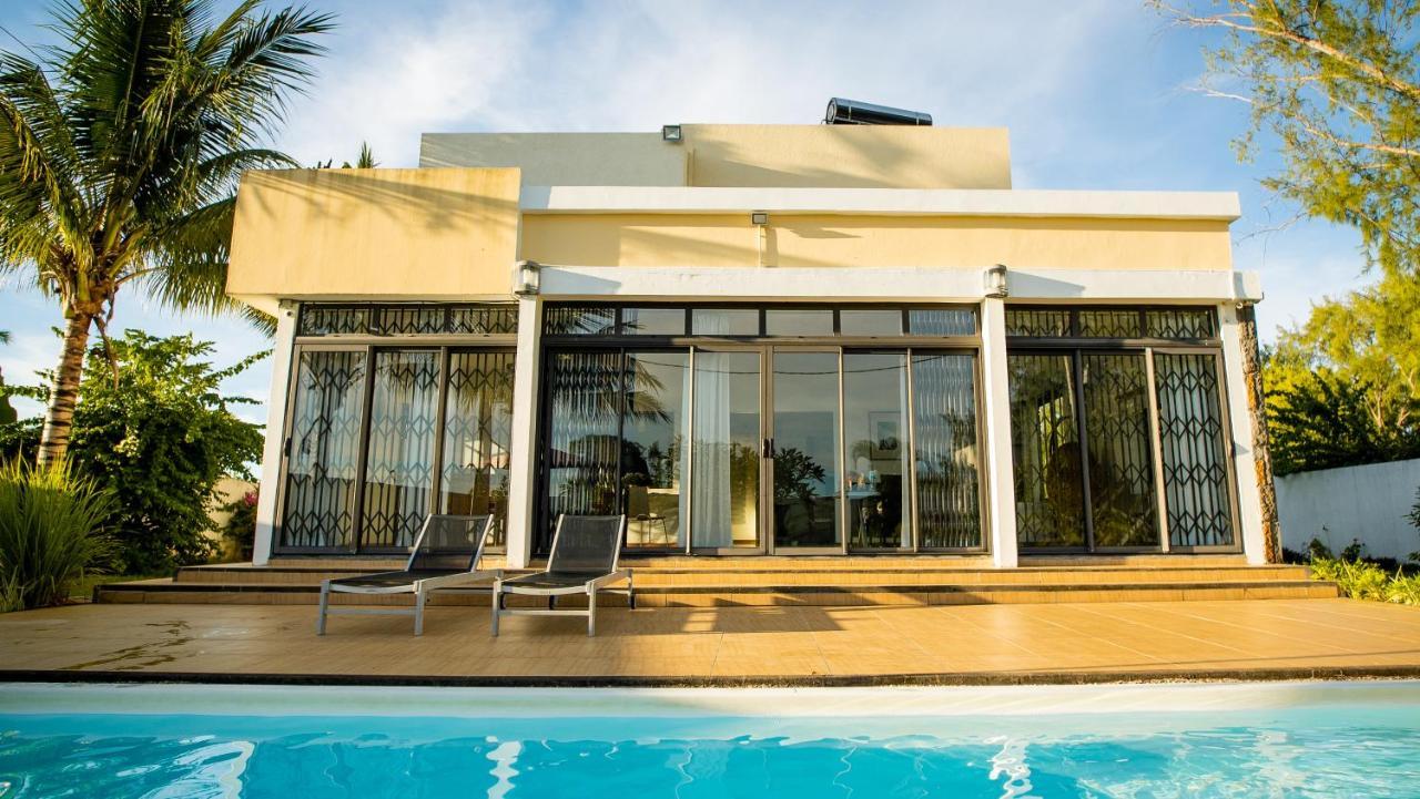 Villa Angelou - Sunlit Beach Getaway With Pool And Wifi Belle Mare Zewnętrze zdjęcie
