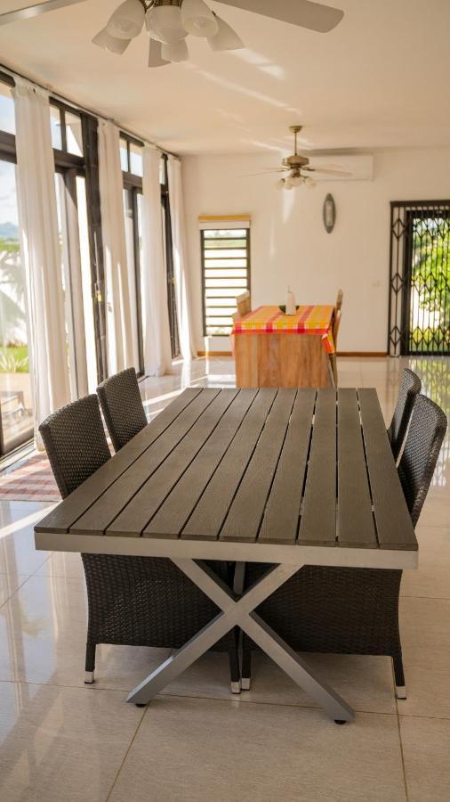 Villa Angelou - Sunlit Beach Getaway With Pool And Wifi Belle Mare Zewnętrze zdjęcie