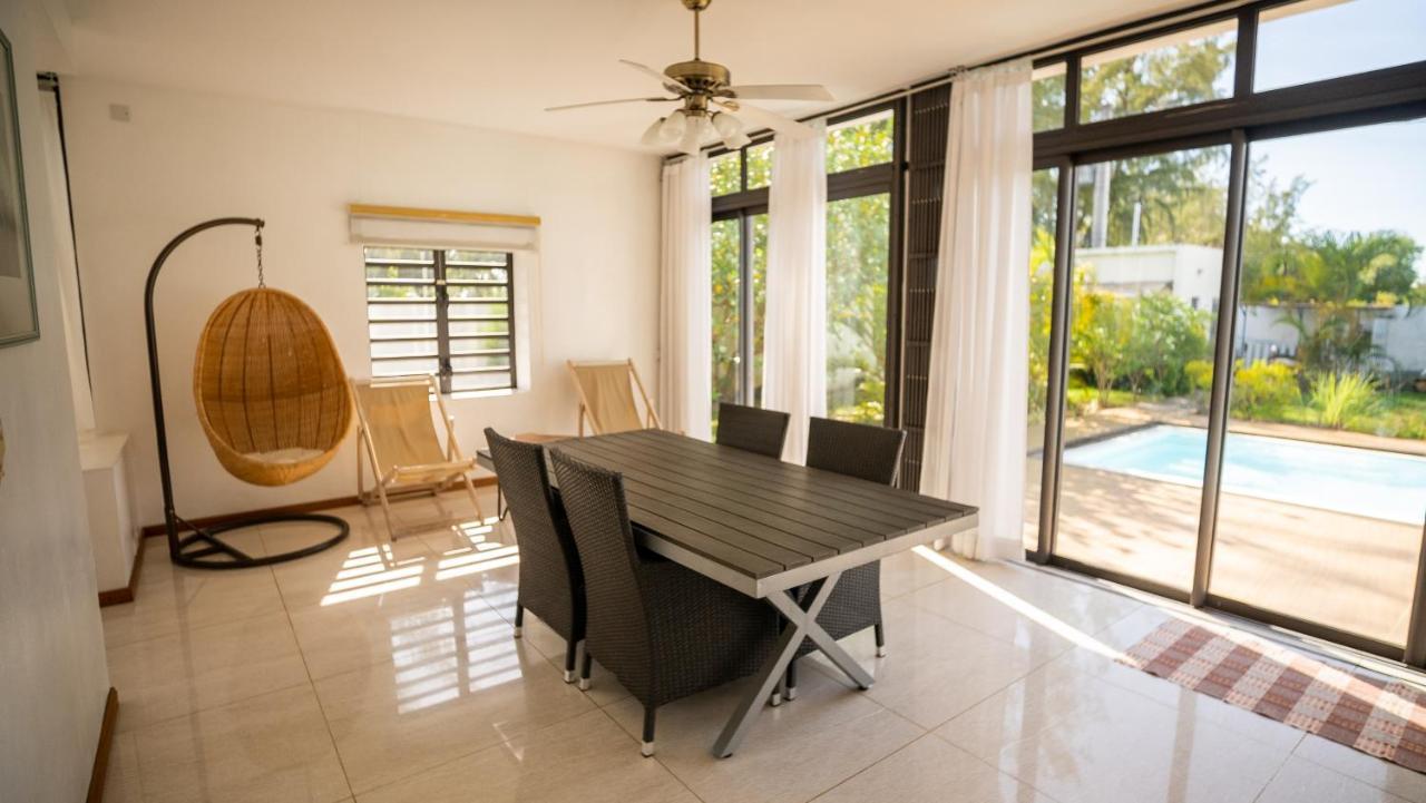 Villa Angelou - Sunlit Beach Getaway With Pool And Wifi Belle Mare Zewnętrze zdjęcie