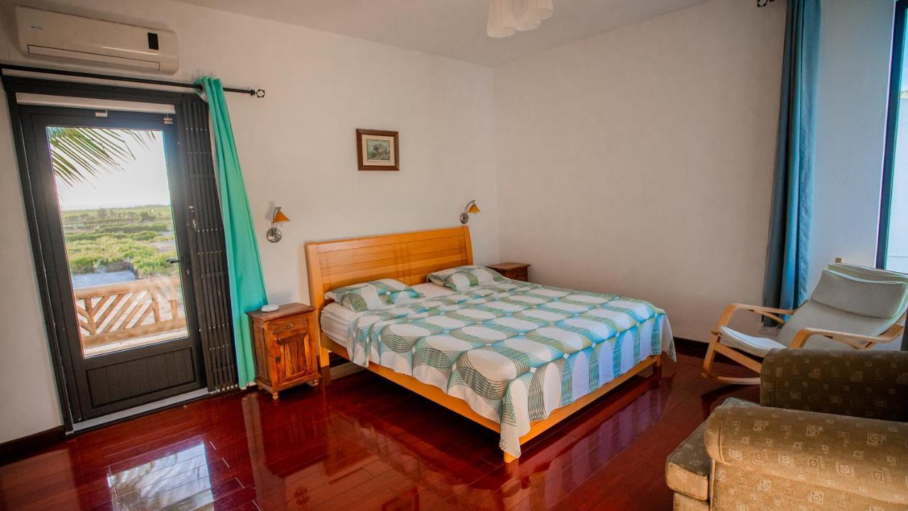 Villa Angelou - Sunlit Beach Getaway With Pool And Wifi Belle Mare Zewnętrze zdjęcie
