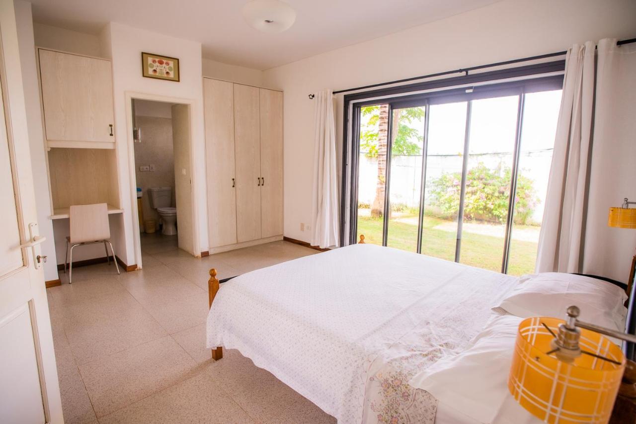 Villa Angelou - Sunlit Beach Getaway With Pool And Wifi Belle Mare Zewnętrze zdjęcie